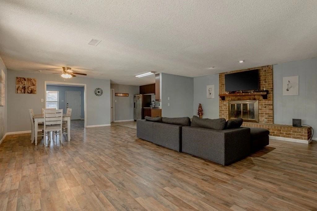 4424 Conley Ave - Photo 3 of 16