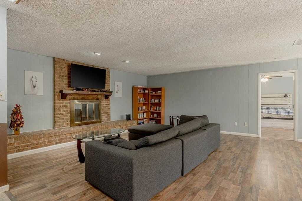 4424 Conley Ave - Photo 4 of 16