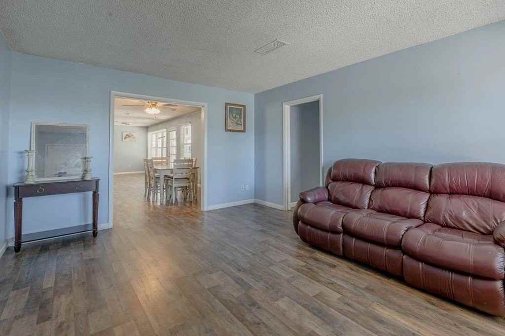 4424 Conley Ave - Photo 5 of 16