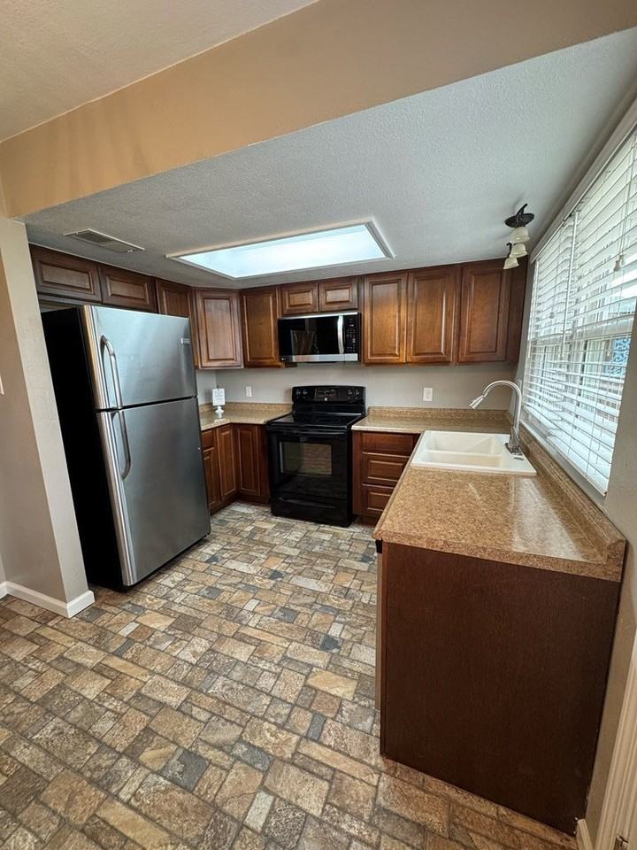 1318 Harless Ave - Photo 2 of 13