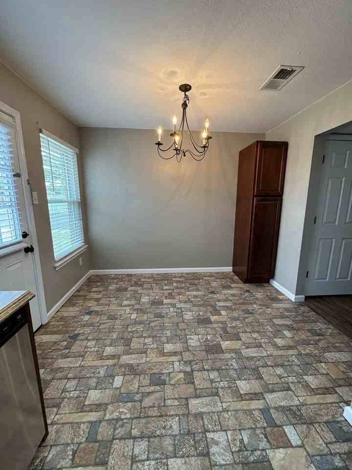 1318 Harless Ave - Photo 4 of 13