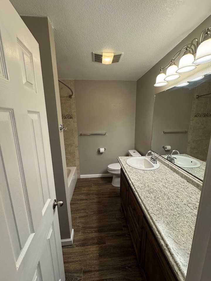 1322 Harless Ave #1 - Photo 5 of 11