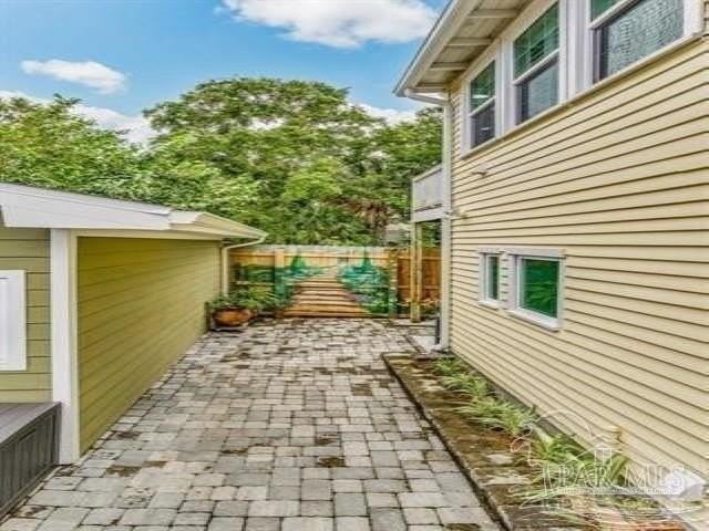 510 W Gregory St - Photo 3 of 11