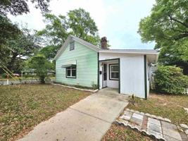 featured image of 511 E La Rua St