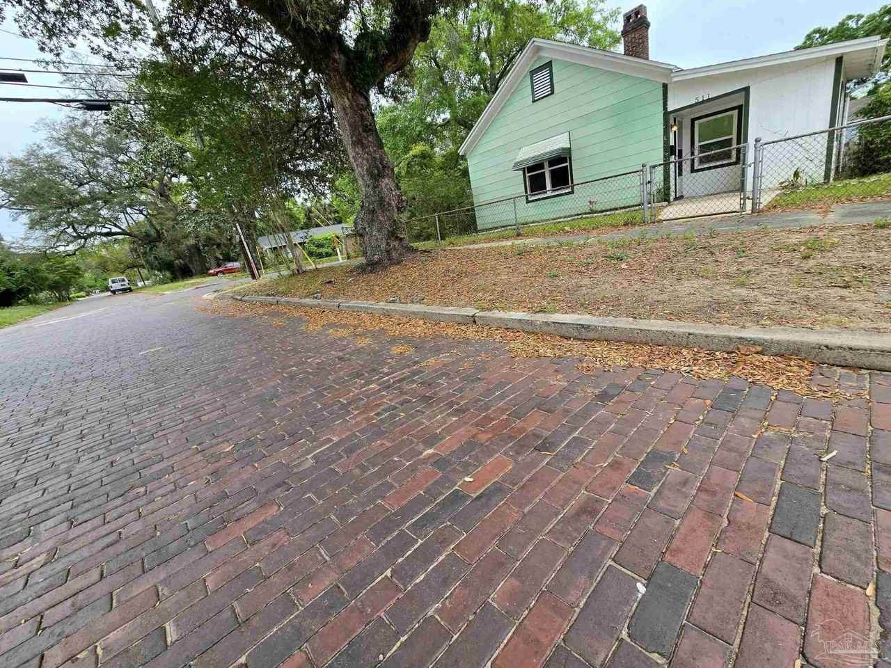 511 E La Rua St - Photo 3 of 19