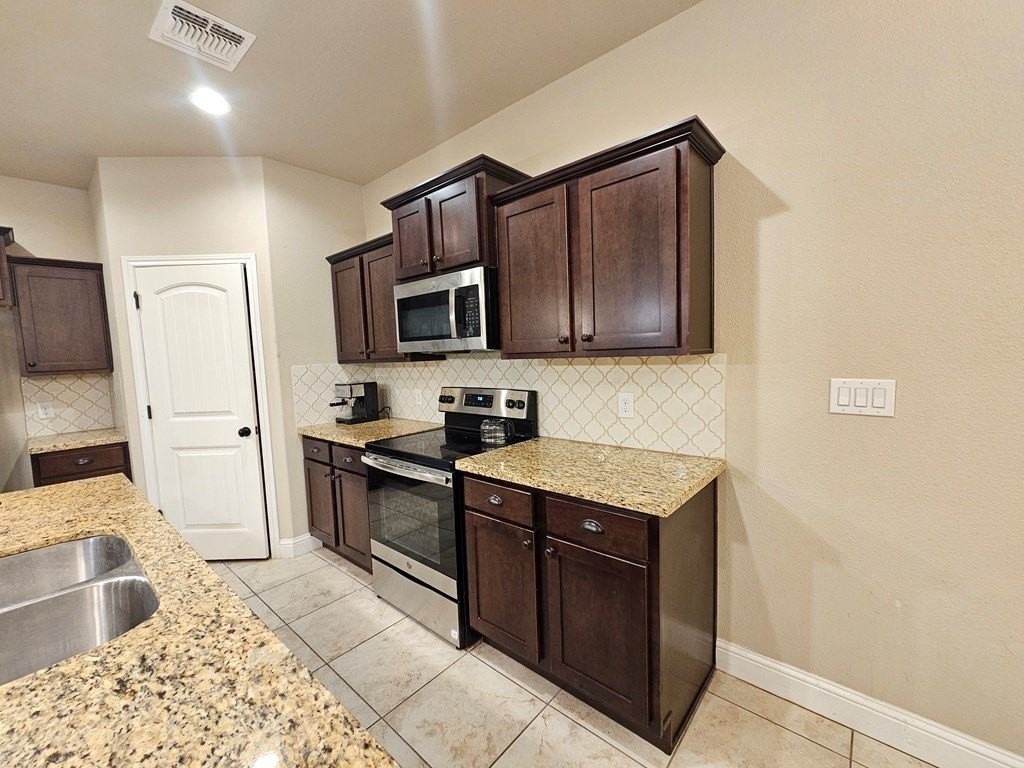 14 Devon Ct - Photo 6 of 24