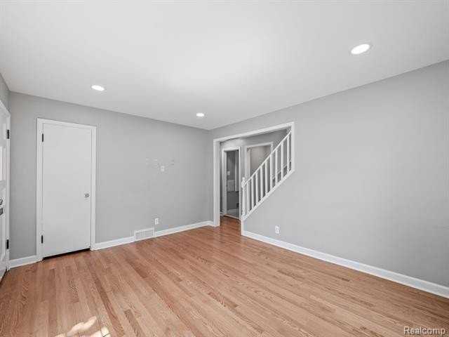 1679 Villa Rd - Photo 3 of 20