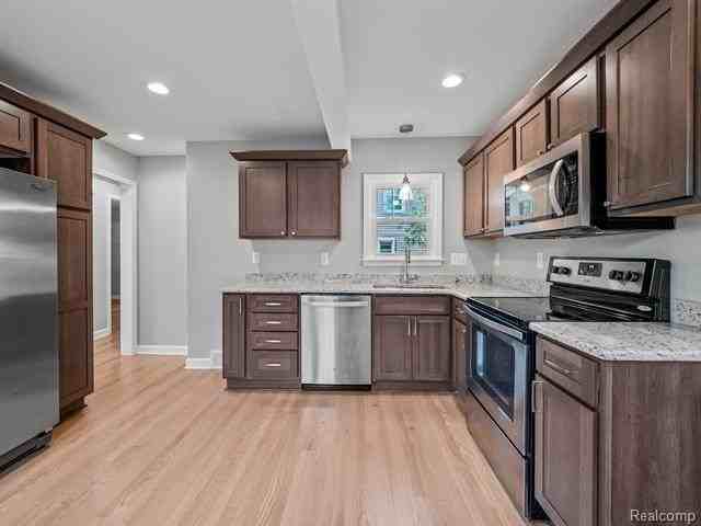 1679 Villa Rd - Photo 5 of 20