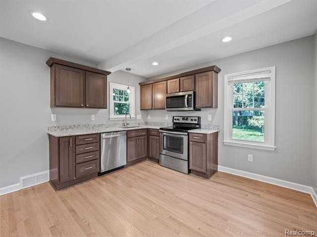 1679 Villa Rd - Photo 7 of 20