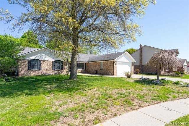 11681 Bannister Ct - Photo 3 of 37