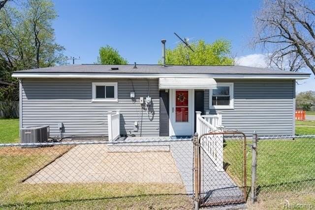 11681 Bannister Ct - Photo 4 of 37