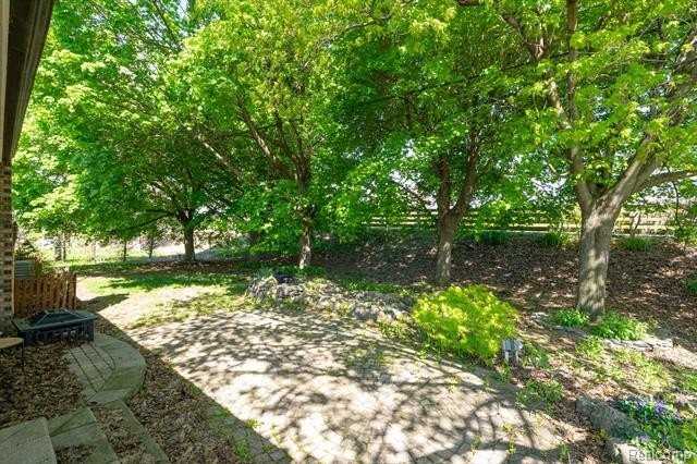 11681 Bannister Ct - Photo 5 of 37