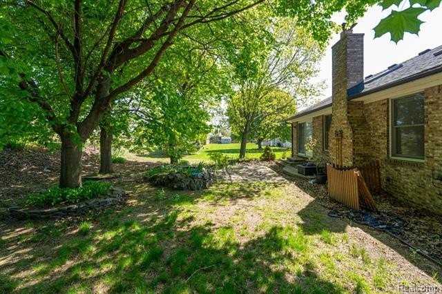 11681 Bannister Ct - Photo 6 of 37