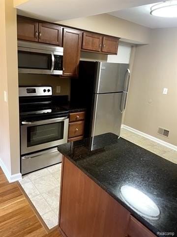 41507 Bedford Dr - Photo 3 of 15