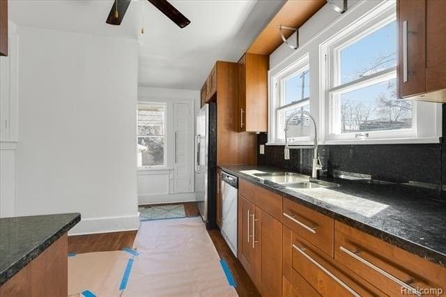 522 N Washington Ave - Photo 6 of 20