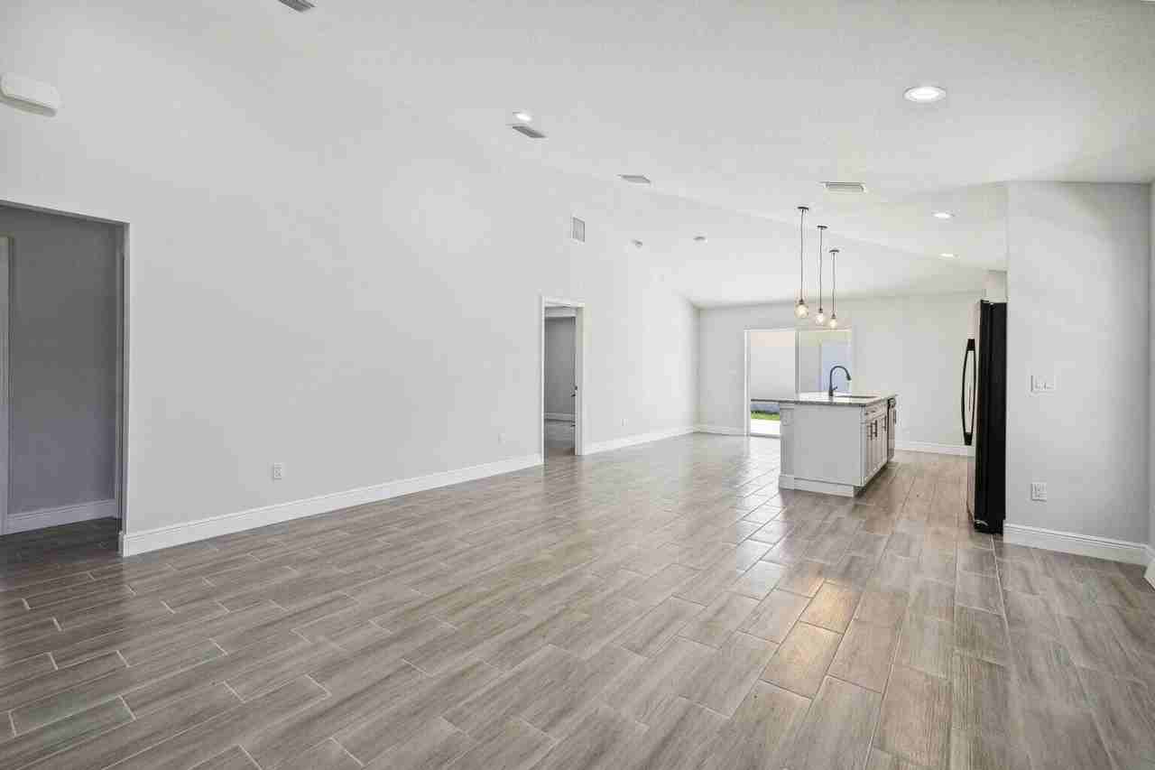 1132 11th St - Photo 6 of 17
