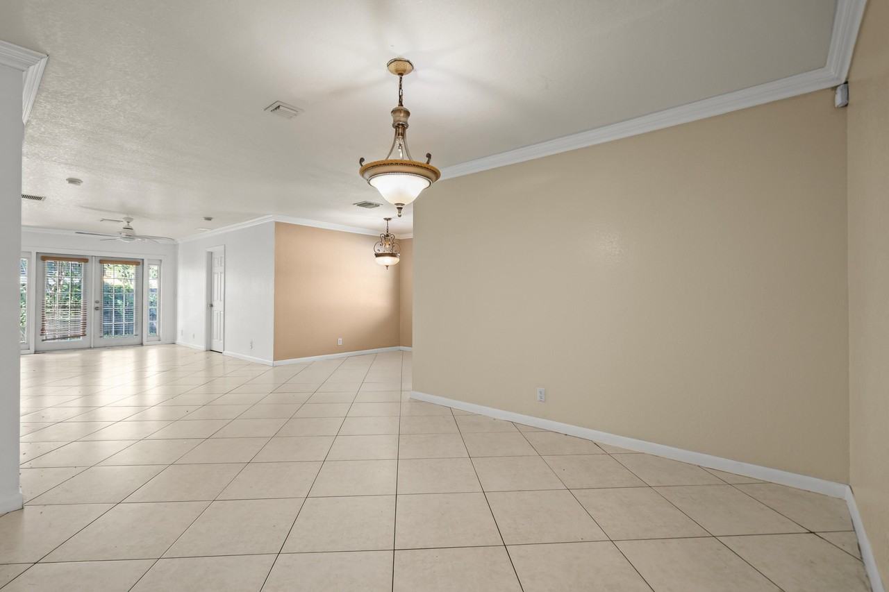 2241 Nw 3rd St - Photo 7 of 27