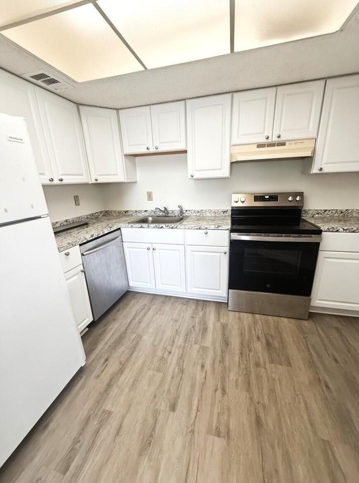 1516 Se Royal Green Cir #202 - Photo 2 of 13
