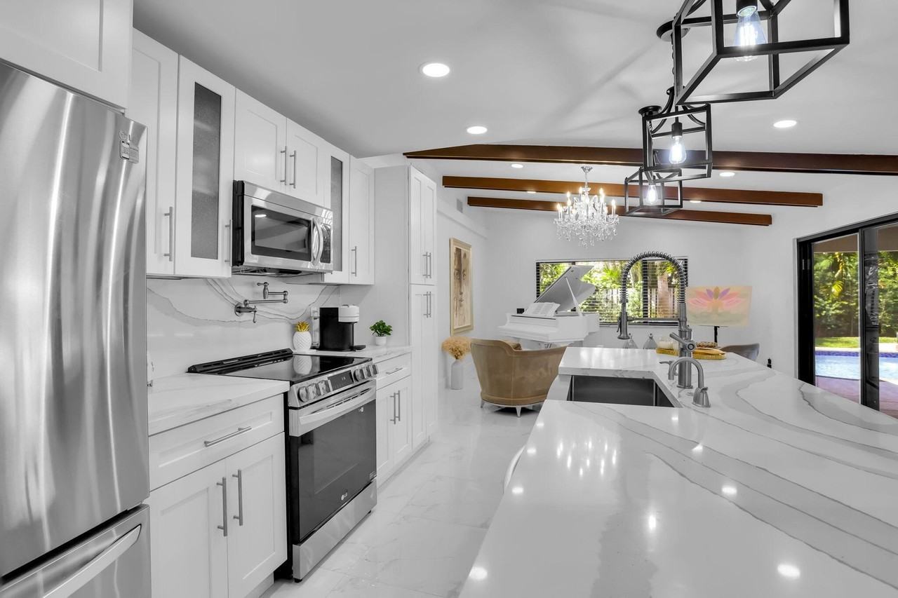 1225 Nw 15th St - Photo 3 of 45