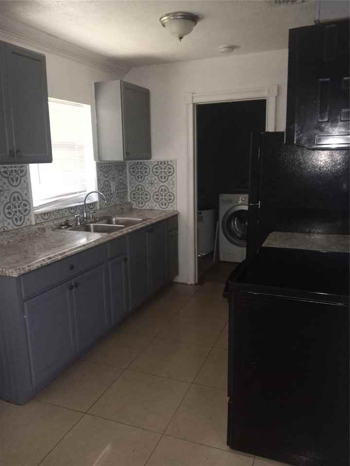 2900 Nw 8th St - Photo 5 of 15