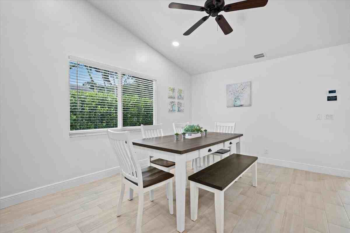 6075 Francis St - Photo 5 of 39