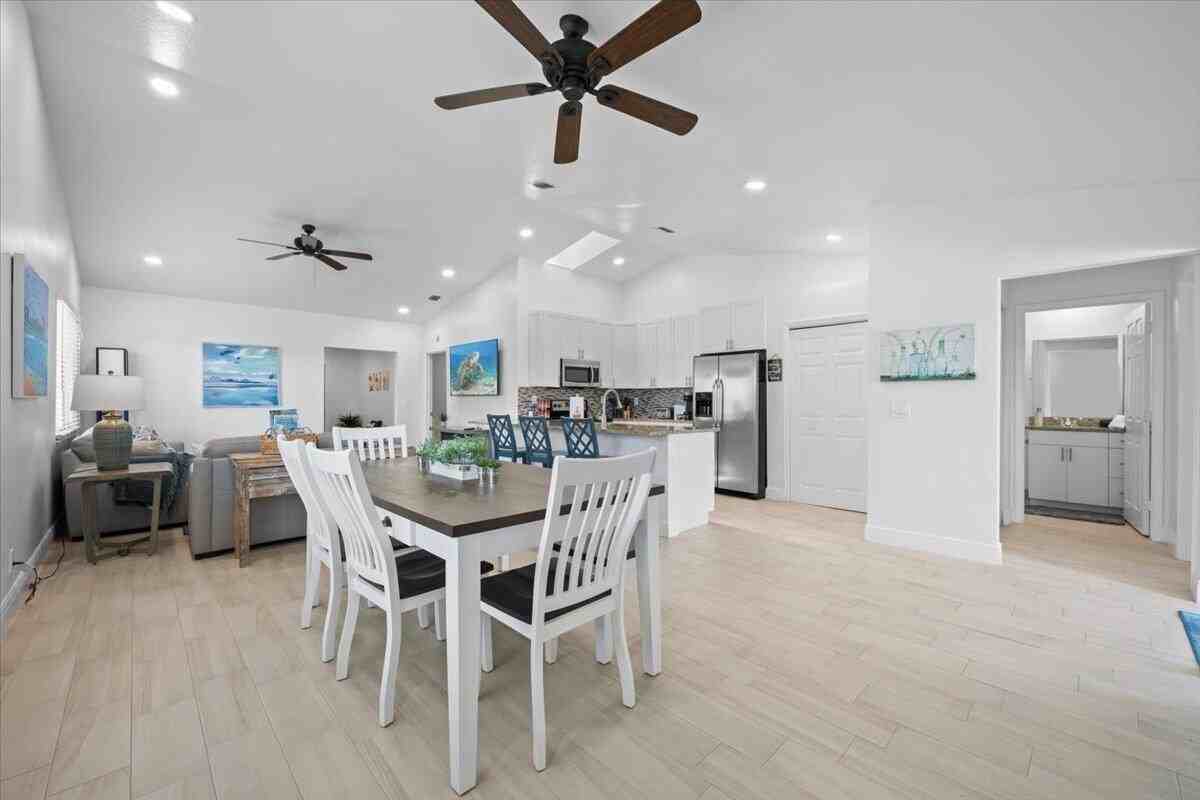 6077 Francis St - Photo 3 of 43