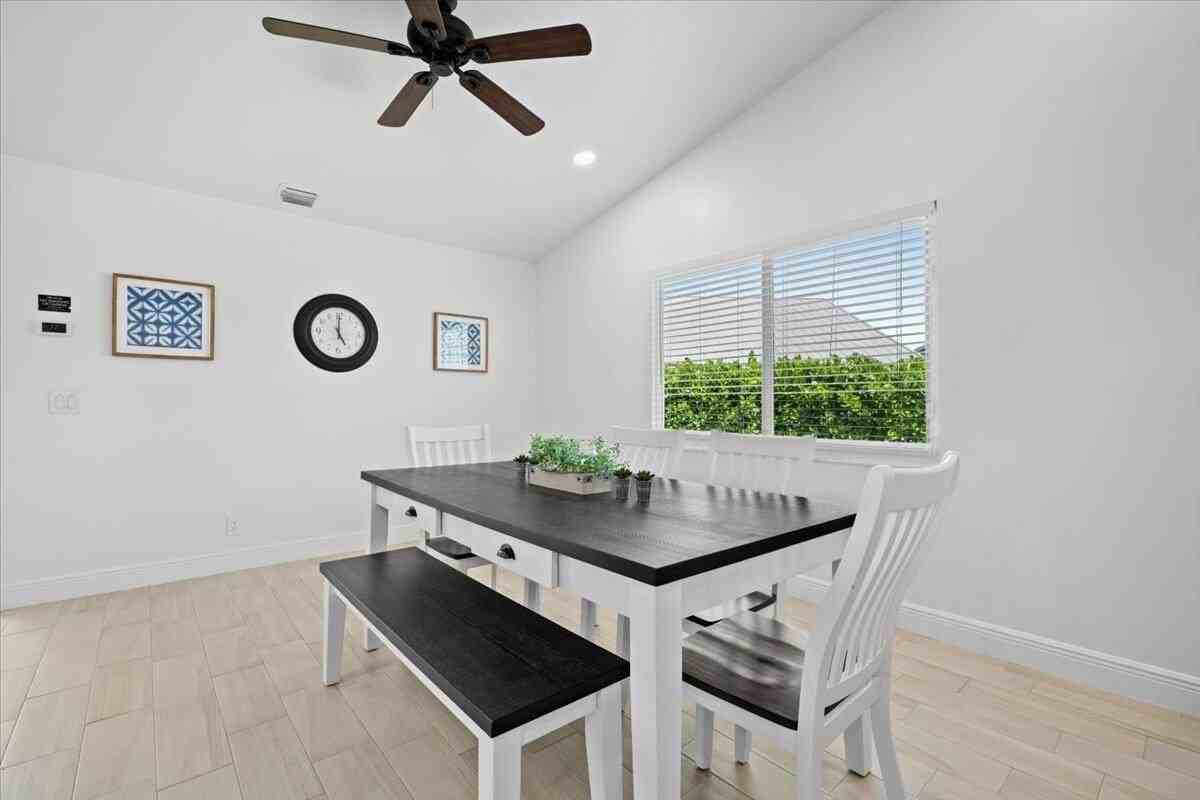 6077 Francis St - Photo 4 of 43