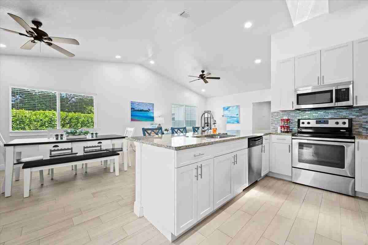 6077 Francis St - Photo 6 of 43