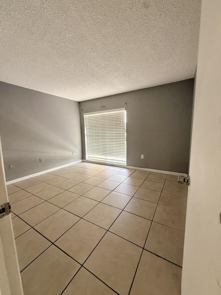 8775 Park Blvd #412 - Photo 6 of 9