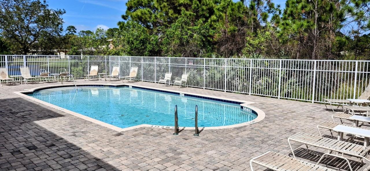2584 Stockbridge Sq Sw - Photo 2 of 39