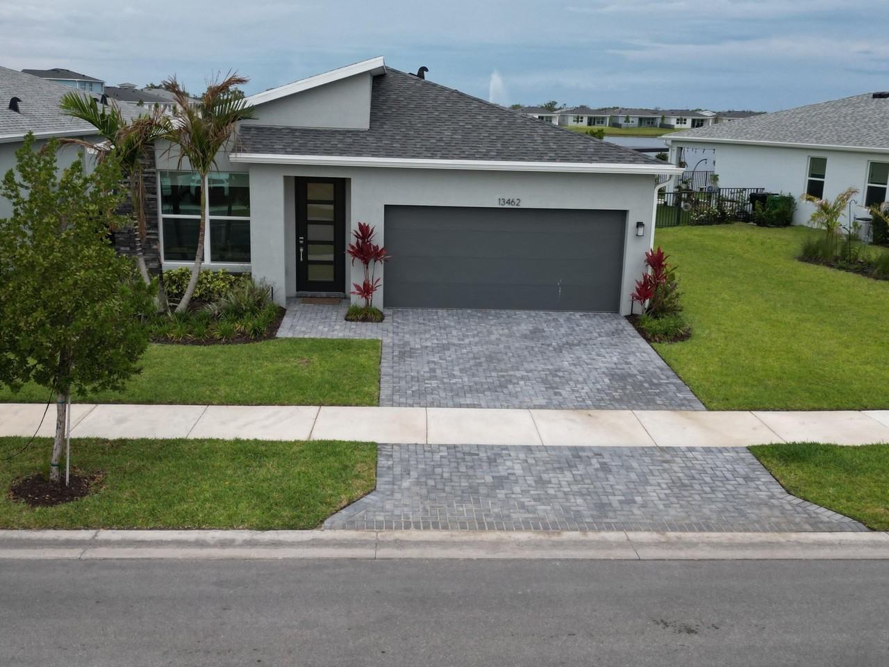 13462 Sw Bally Dr - Photo 2 of 32