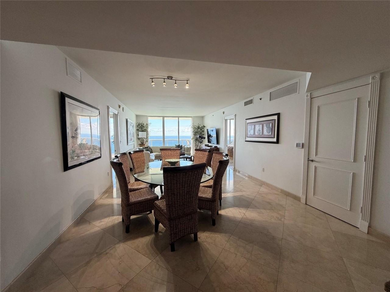 1850 S Ocean Dr #4202 - Photo 6 of 27