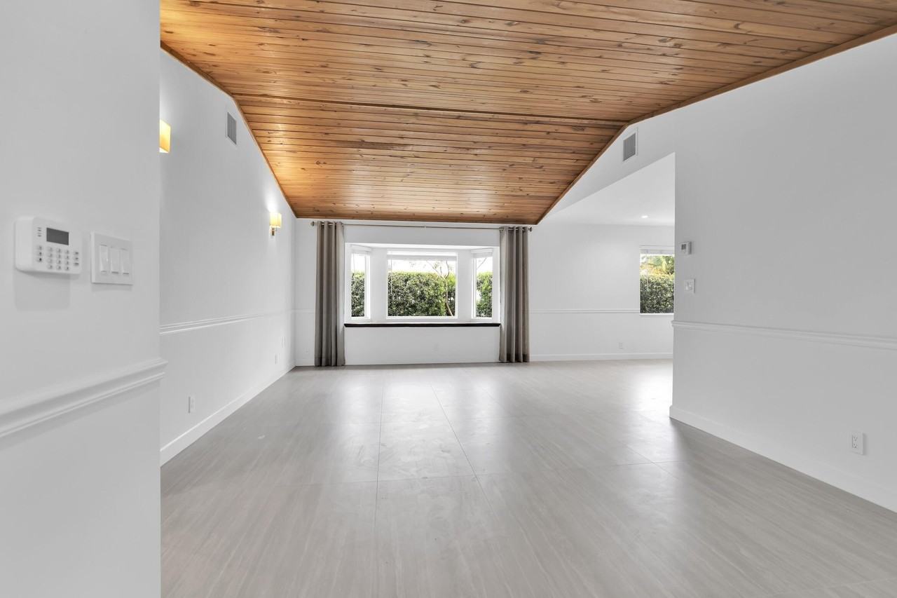 908 Ne 8th Ave - Photo 6 of 32
