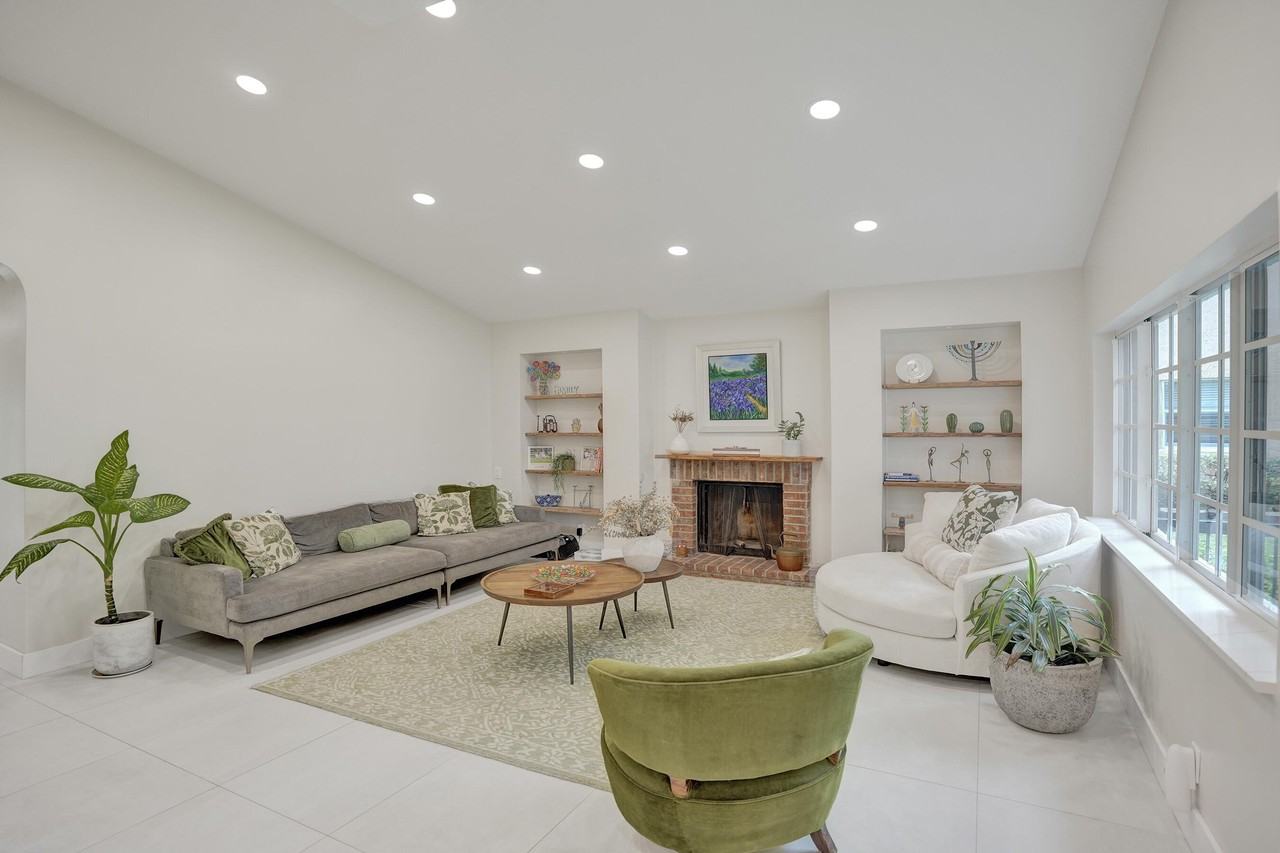 12213 Melissa Way - Photo 4 of 50