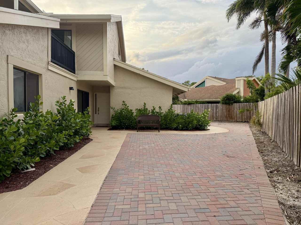 7657 Sierra Ter W - Photo 7 of 28