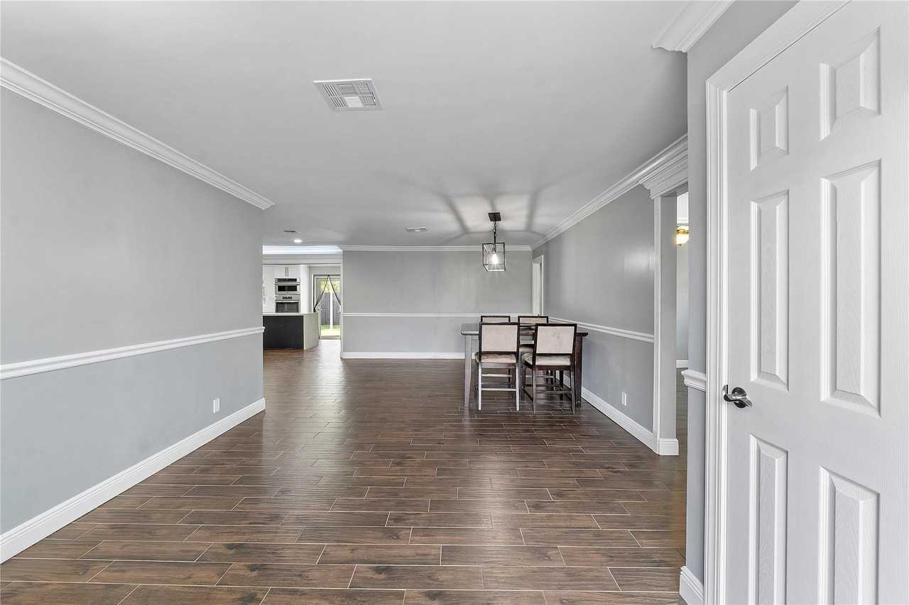 5820 Nw 56th Pl - Photo 2 of 15
