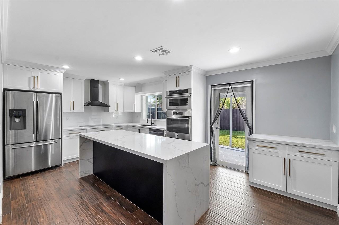 5820 Nw 56th Pl - Photo 4 of 15