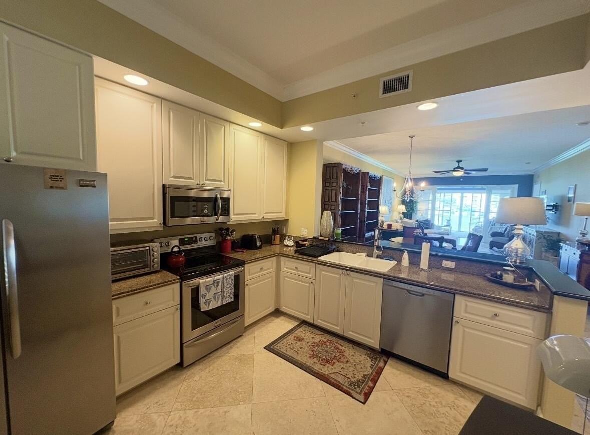 14 Harbour Isle Dr W #106 - Photo 5 of 11