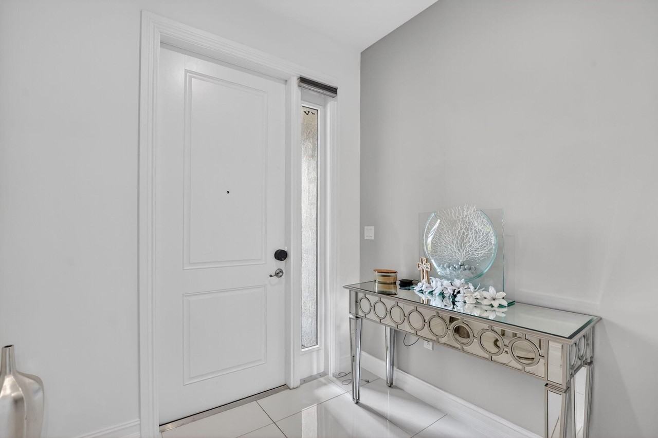 10106 Akenside Dr - Photo 2 of 47