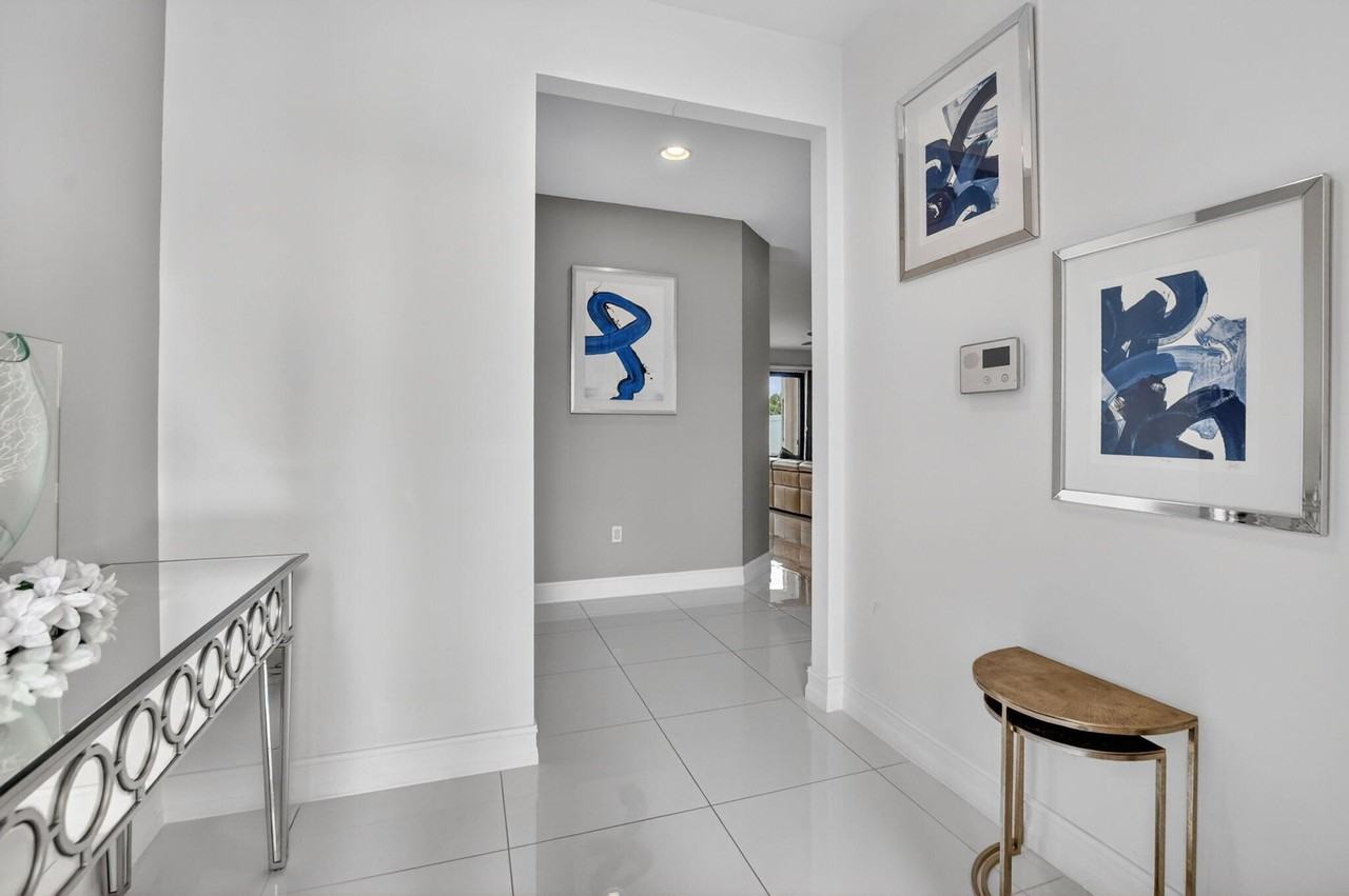 10106 Akenside Dr - Photo 3 of 47