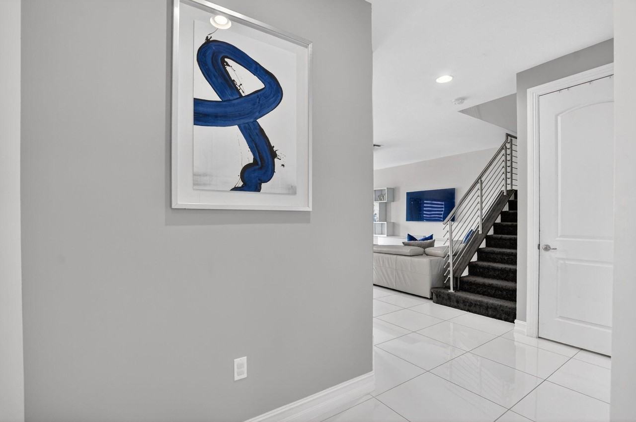 10106 Akenside Dr - Photo 4 of 47