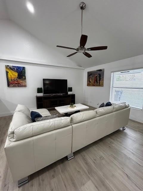 13647 Yarmouth Ct - Photo 4 of 12