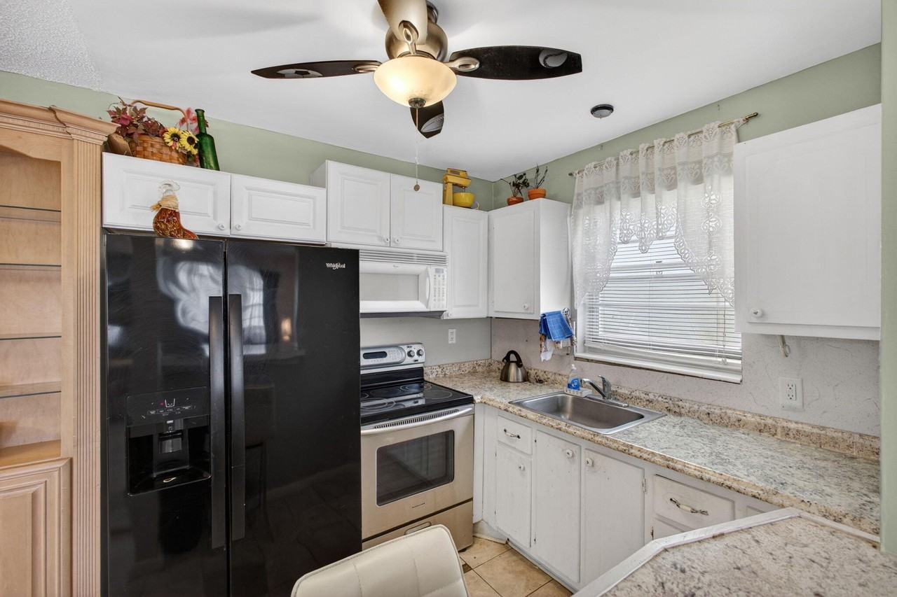 157 Camden G - Photo 2 of 26