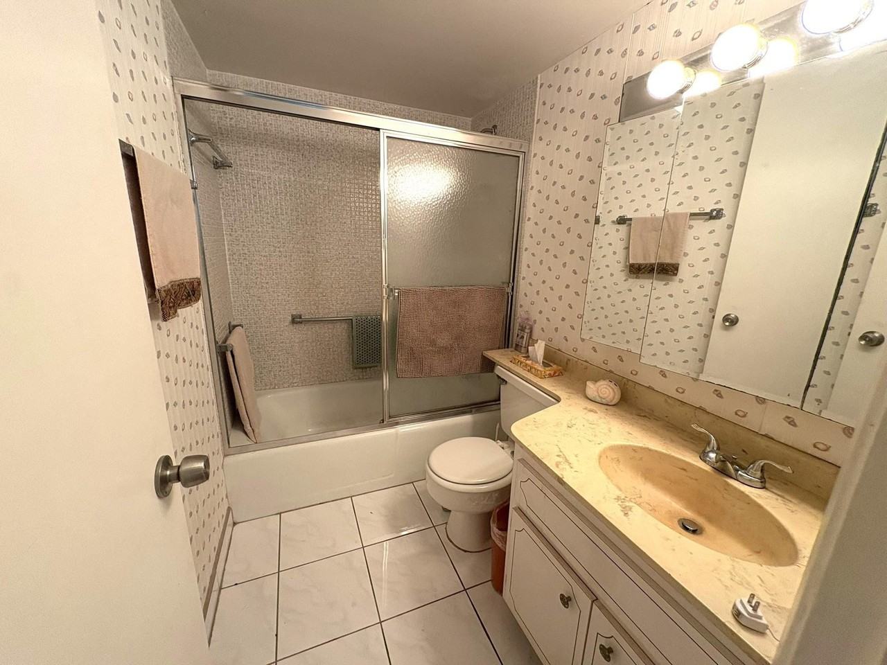 2350 Ne 14th Street Cswy #303 - Photo 7 of 10