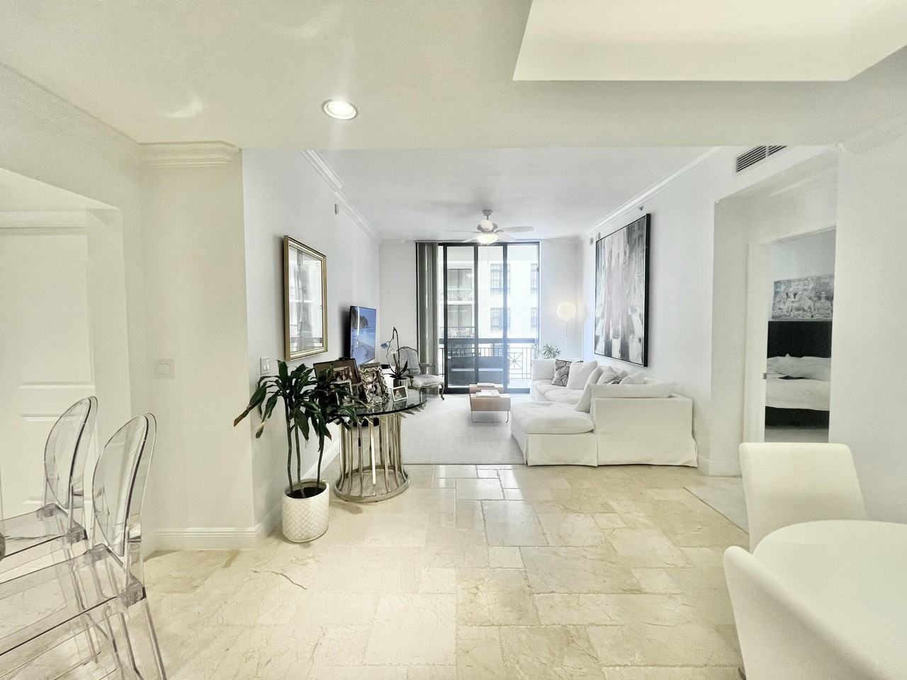 701 S Olive Ave #1413 - Photo 3 of 50