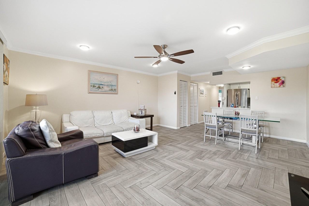 105 Deer Creek Rd - Photo 4 of 18