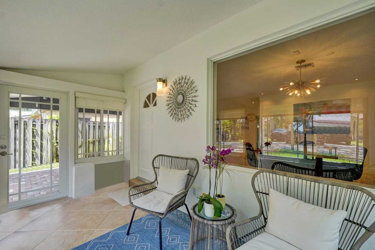 929 Sw 18th Ct - Photo 5 of 38