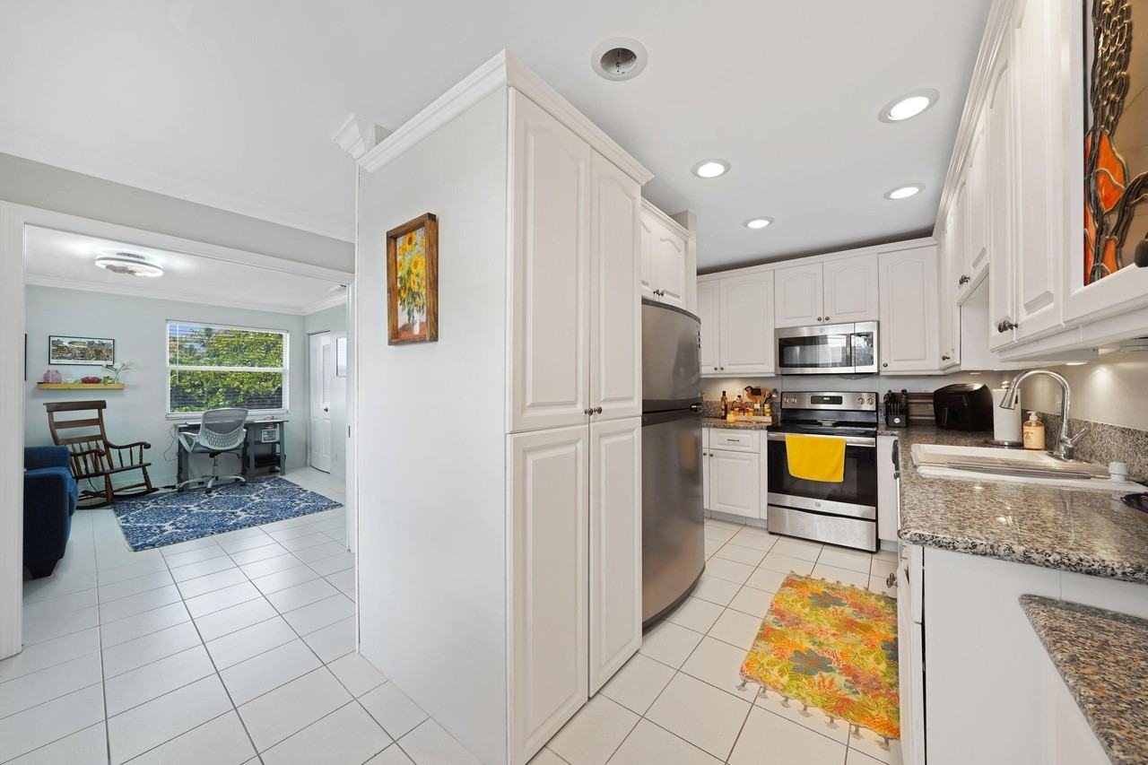 2835 Sw 13th St #201 - Photo 2 of 45