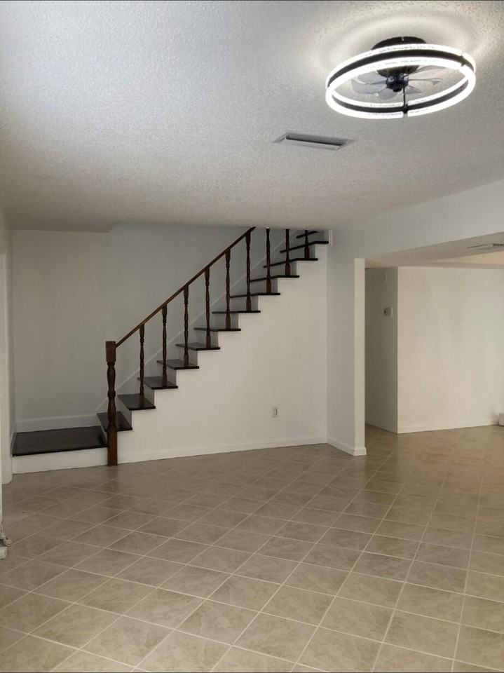 1243 Kinglet Ter - Photo 3 of 24