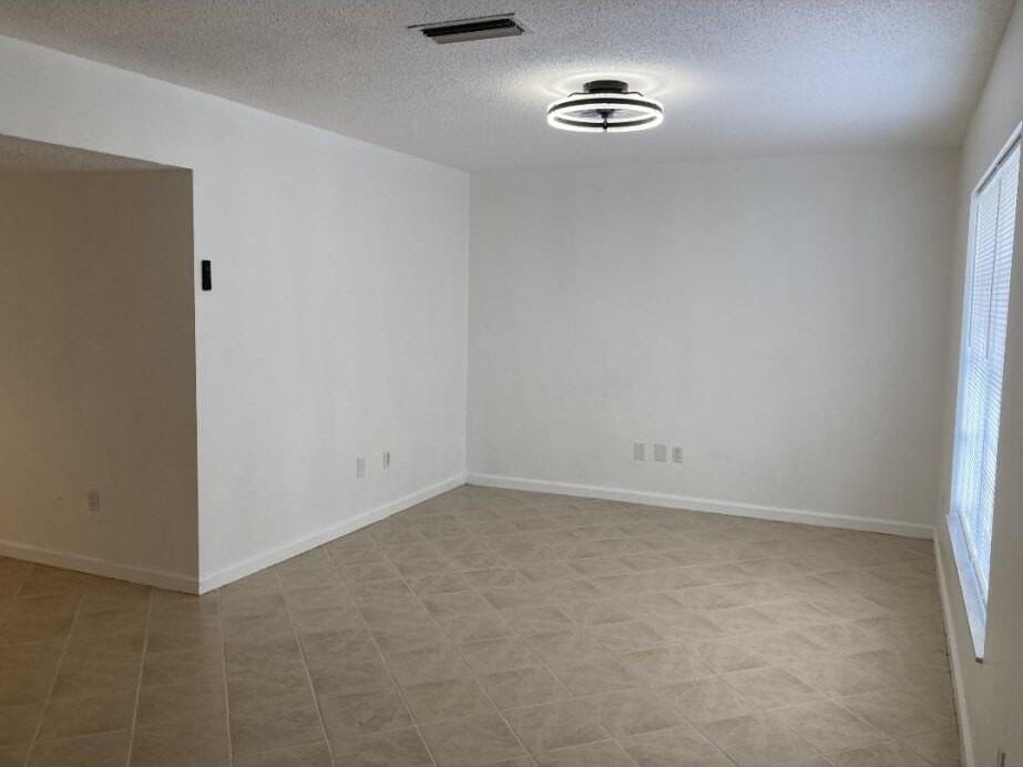 1243 Kinglet Ter - Photo 5 of 24